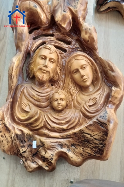 gia-dinh-thanh-gia-go-trai