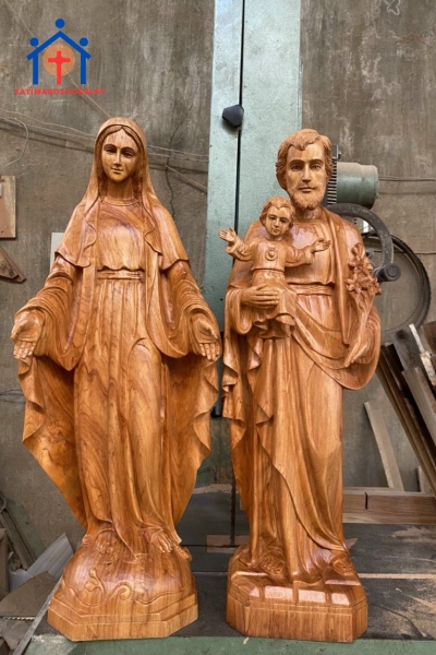 tuong-me-ban-on-va-thanh-giuse-be-chua-go-go-do